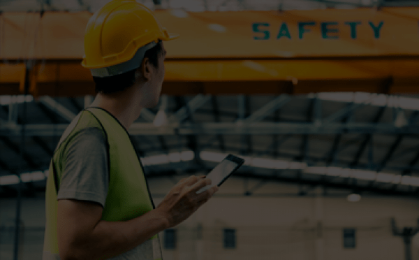 osoba z&nbsp;telefonem